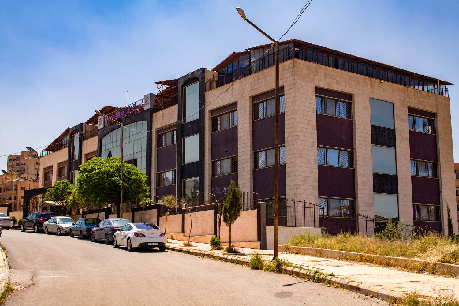 مدرسة التألق النموذجية